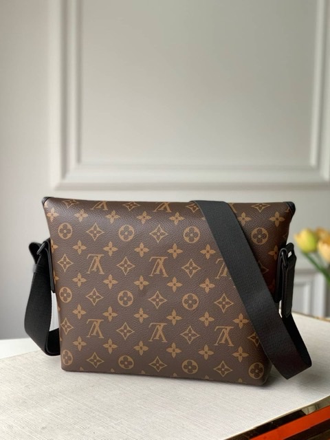 ٻҾ2 ͧԹ : Louis vuitton Magnetic messenger(Ori)