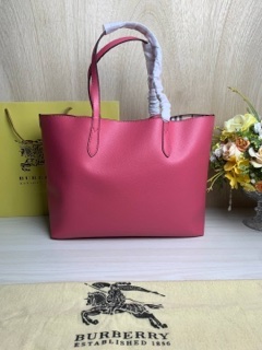 ٻҾ4 ͧԹ : Burberry Reversible bag(Top-Hiend)