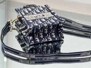 ٻҾ6 ͧԹ : Dior Mini Book tote phone bag(Ori)